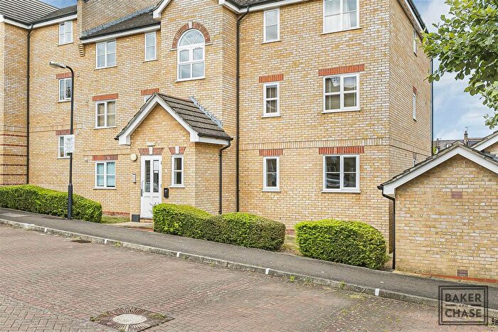 2 Bedroom Flat To Rent In Kirkland Drive, Enfield, EN2