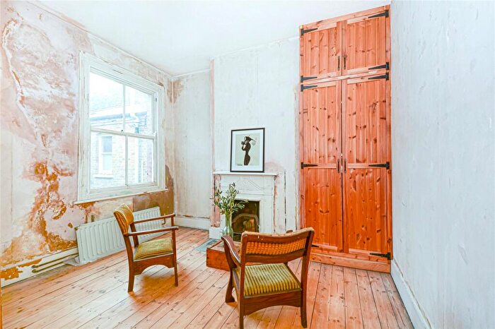 2 Bedroom Flat For Sale In Fleeming Road, Walthamstow, London, E17