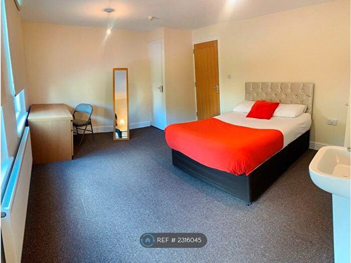 6 Bedroom Semi-Detached House To Rent In Basingstoke Road, Reading, RG2