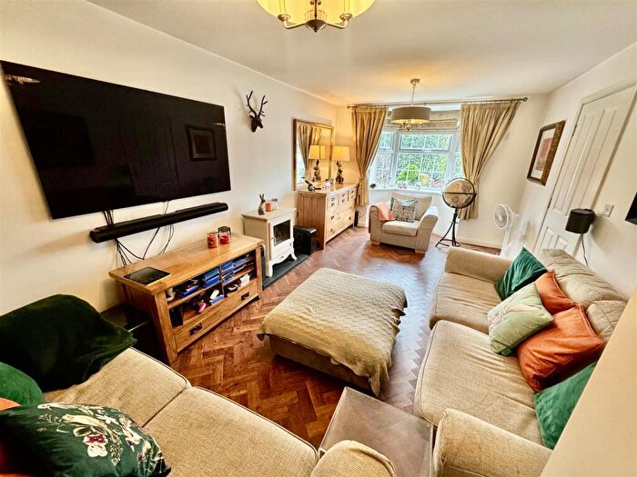4 Bedroom Detached House For Sale In Main Road, Higher Kinnerton, CH4