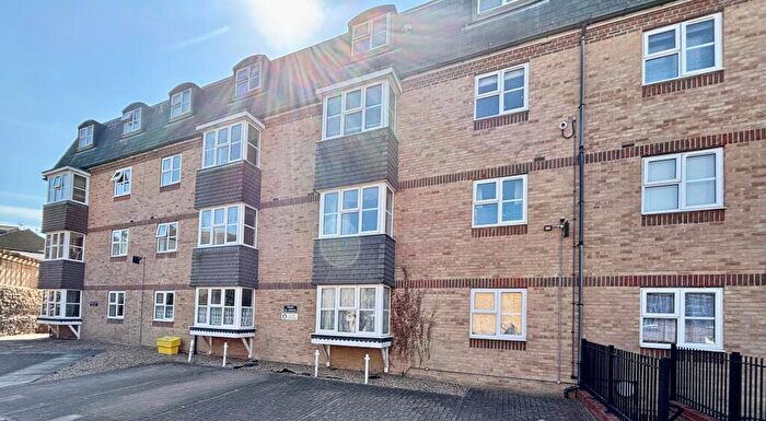 1 Bedroom Apartment To Rent In Darwin Court, Rochester, ME1