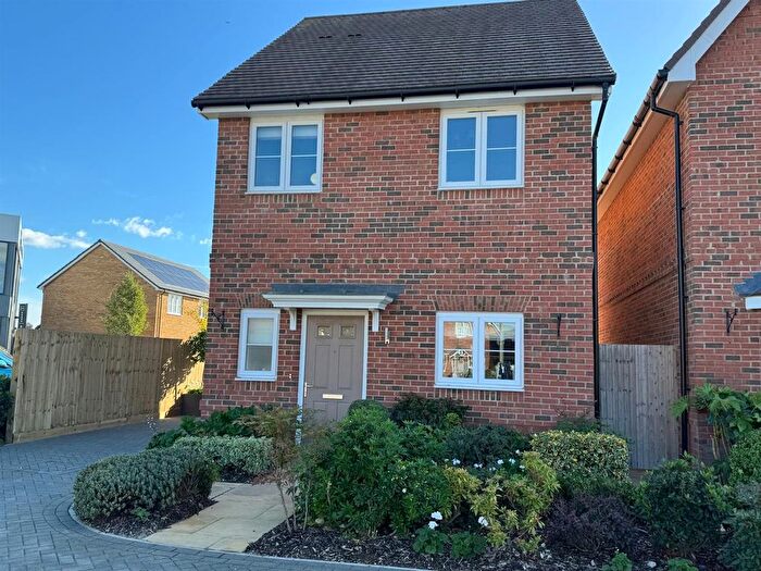 2 Bedroom Detached House To Rent In Burton Agnes Avenue, Didcot, OX11