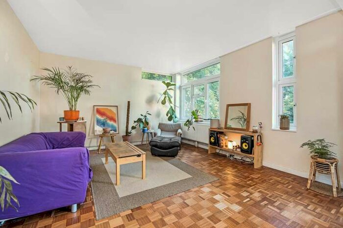 2 Bedroom Apartment To Rent In College Road, Upper Norwood, SE19