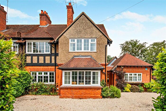 4 Bedroom Semi Detached House For Sale In Battery End, Newbury, Berkshire, RG14