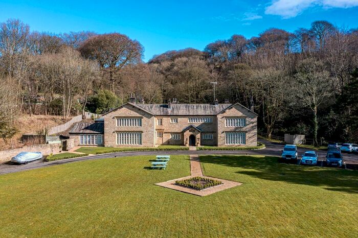 2 Bedroom Flat For Sale In Burnley Road, Cliviger, Burnley, BB10