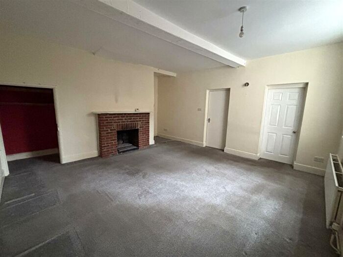 2 Bedroom Semi-Detached Bungalow For Sale In Upgate, Louth, Lincolnshire, LN11