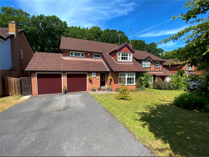 4 Bedroom Detached House To Rent In Bloomsbury Way, Blackwater, Camberley, GU17