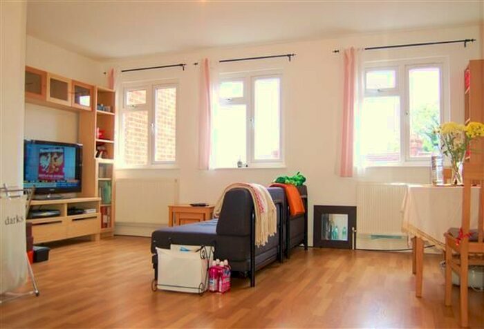 2 Bedroom Flat To Rent In Durnsford Road, London, SW19