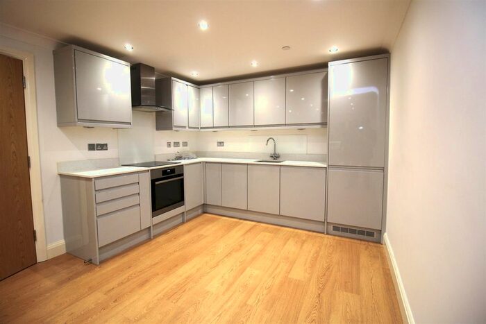 1 Bedroom Flat For Sale In Breffini Court, Turners Hill, Adeyfield, HP2