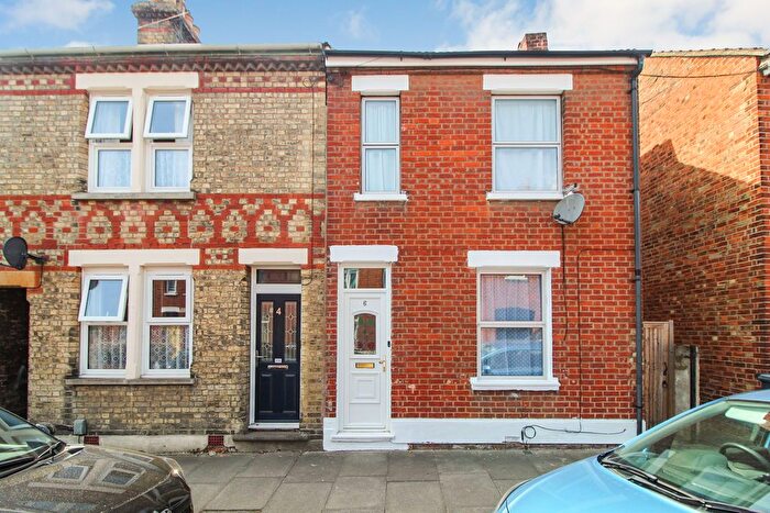 3 Bedroom End Of Terrace House For Sale In Salisbury Street, Bedford, MK41