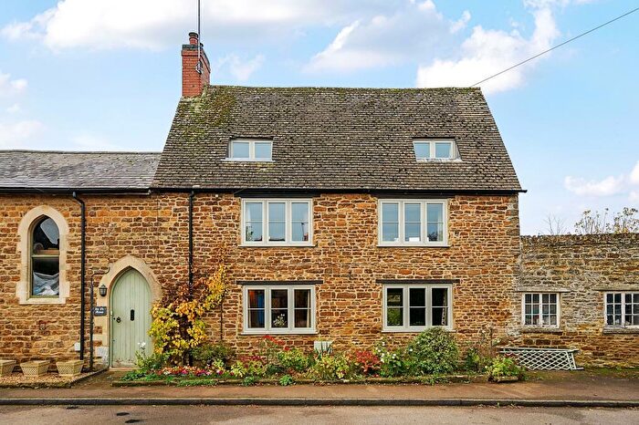 5 Bedroom Link Detached House For Sale In The Manse Cira, Banbury, Oxfordshire, OX17