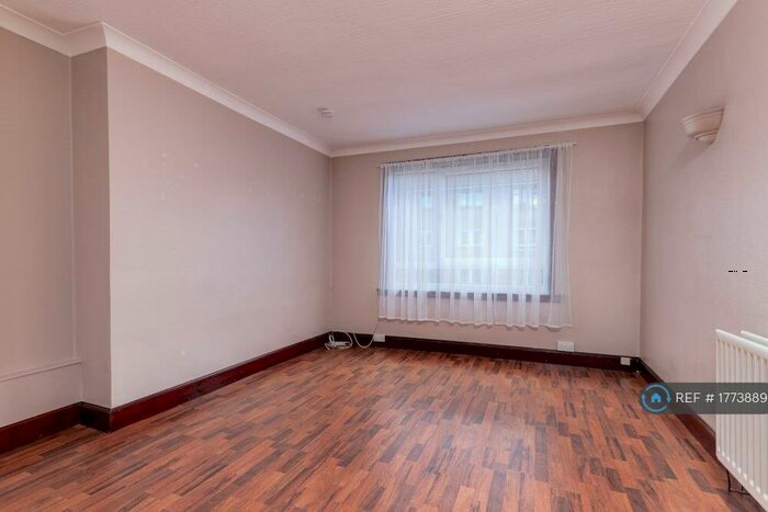 2 Bedroom Flat To Rent In Craigmount Road, Dundee, DD2