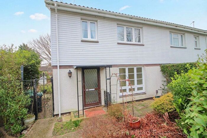 3 Bedroom Semi Detached House For Sale In Muirfield Road, South Oxhey, Watford, Herts, WD19