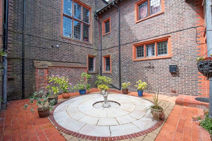 1 Bedroom Flat To Rent In Abbot Road, Benchway, GU1