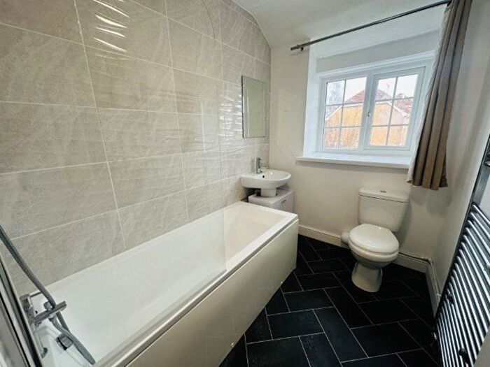 2 Bedroom Cottage To Rent In Post Office Terrace, Ponthir, NP18
