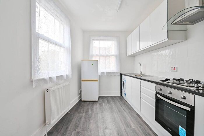 2 Bedroom Flat To Rent In Maxted Road, Peckham Rye, London, SE15