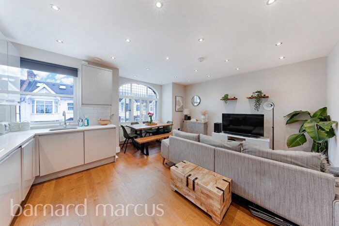 3 Bedroom Flat To Rent In Ribblesdale Road, London, SW16