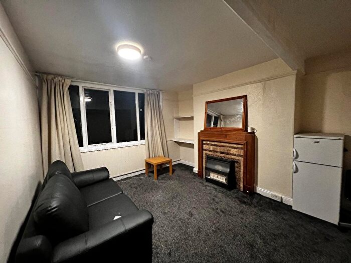 2 Bedroom Flat To Rent In Montpelier Terrace, Cliff Road, Woodhouse, Leeds, LS6