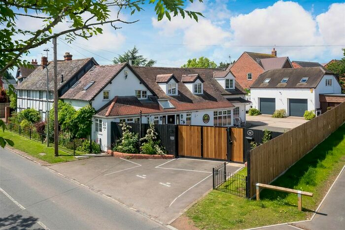 7 Bedroom Detached House For Sale In Three Springs Road, Pershore, Worcestershire, WR10