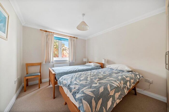 2 Bedroom Apartment For Sale In Burlington Road, BH19 - Photo 8