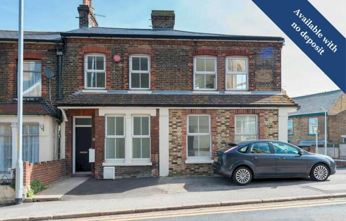 2 Bedroom Flat To Rent In Margate Road, Ramsgate, CT11