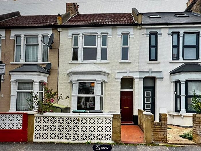 5 Bedroom Property To Rent In Glenwood Road, London, N15