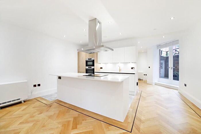 3 Bedroom Flat To Rent In Oakwood Court, London, W14