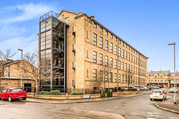 2 Bedroom Flat To Rent In Cavendish Court, Drighlington, Bradford, West Yorkshire, BD11