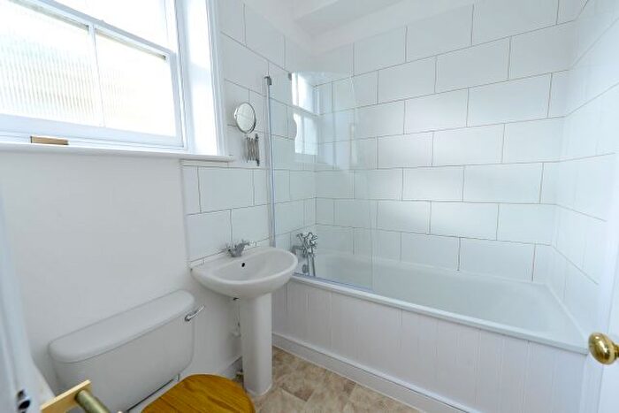 1 Bedroom Flat To Rent In Vereker Road, London, W14