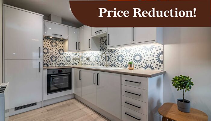 2 Bedroom Flat To Rent In Powell House // Luxury Bed & Bath Apt // Aug, LN5