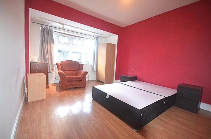 3 Bedroom Terraced House To Rent In Romford, RM6