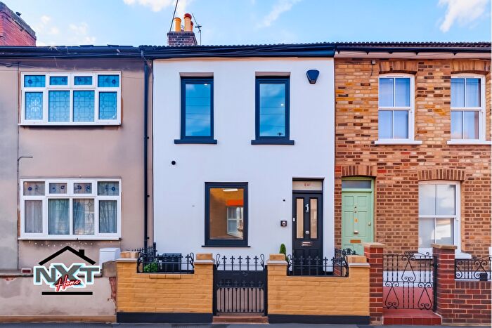 4 Bedroom Terraced House To Rent In Mayfield Road, Walthamstow, E17