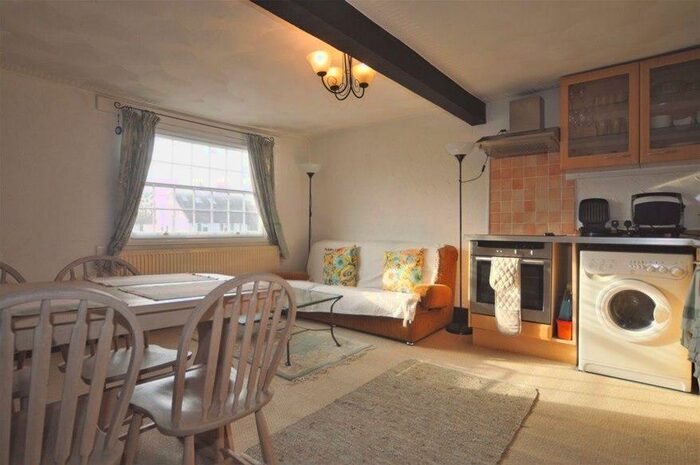 3 Bedroom Flat To Rent In Radlett Road, Frogmore, St Albans, AL2