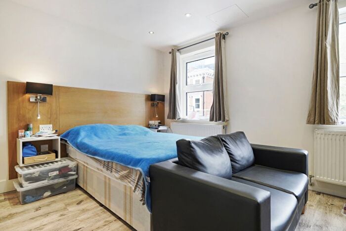 Studio To Rent In Fonthill Road, Finsbury Park, N4