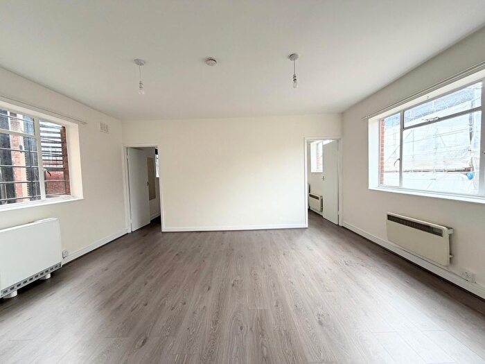 2 Bedroom Flat To Rent In Anglers Lane, London, NW5