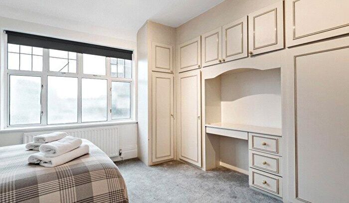 2 Bedroom Apartment To Rent In Strathmore Court, Park Road, NW8