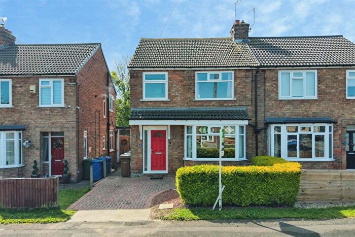 3 Bedroom Semi Detached House For Sale In Woodland Drive, Anlaby, Hull, HU10