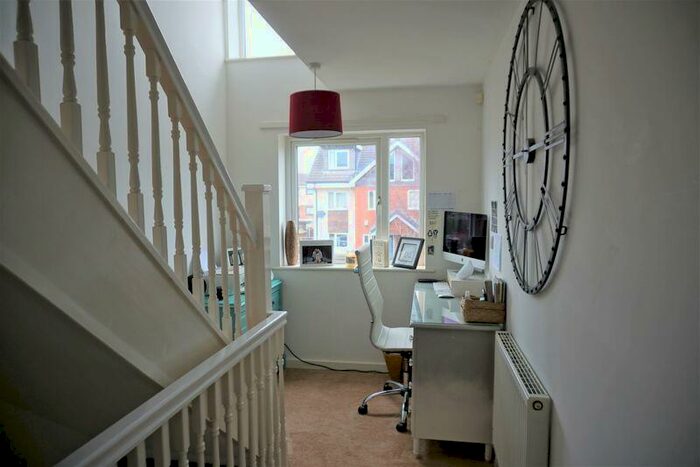 3 Bedroom Semi-Detached House For Sale In Wentworth Avenue, Preston, PR4