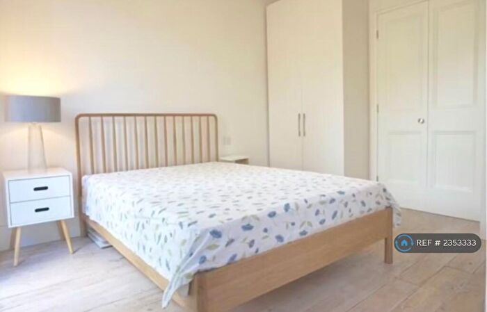1 Bedroom Flat To Rent In Waterloo Terrace, London, N1