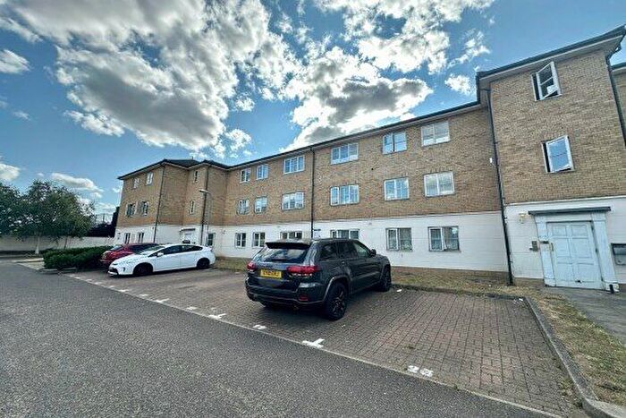 2 Bedroom Flat To Rent In Causton Square, Dagenham, RM10