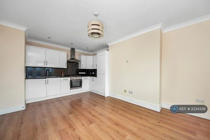 3 Bedroom Flat To Rent In Farquhar Road, Crystal Palace, SE19