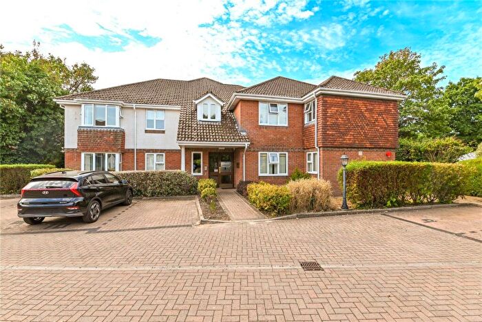 2 Bedroom Apartment For Sale In Eleanor Court, Caslake Close, New Milton, BH25
