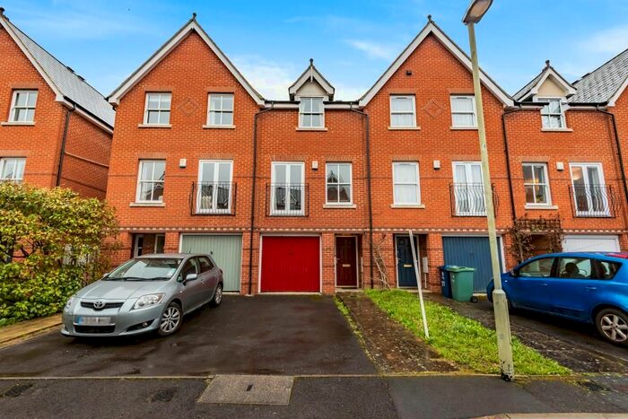 3 Bedroom Town House To Rent In Botley, Oxforshire, OX2