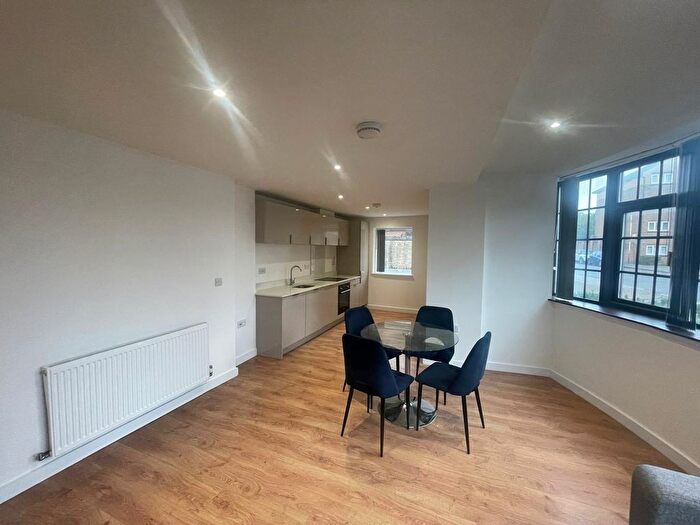3 Bedroom Flat To Rent In Fitzwilliam House, Southall, UB2