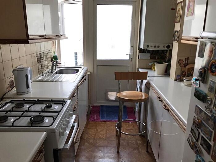2 Bedroom Apartment To Rent In Park Mansions, Vivian Avenue, Hendon, London, NW4