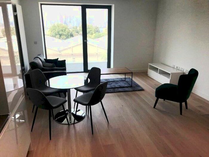 1 Bedroom Flat To Rent In Fairwater House, Bonnet Street, London, E16