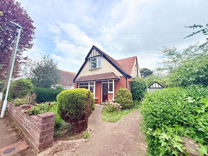 2 Bedroom Chalet To Rent In The Glen, Worthing, West Sussex, BN13