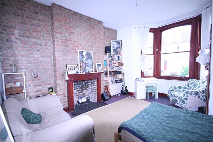 1 Bedroom Flat To Rent In Dalmeny Road, London, N7