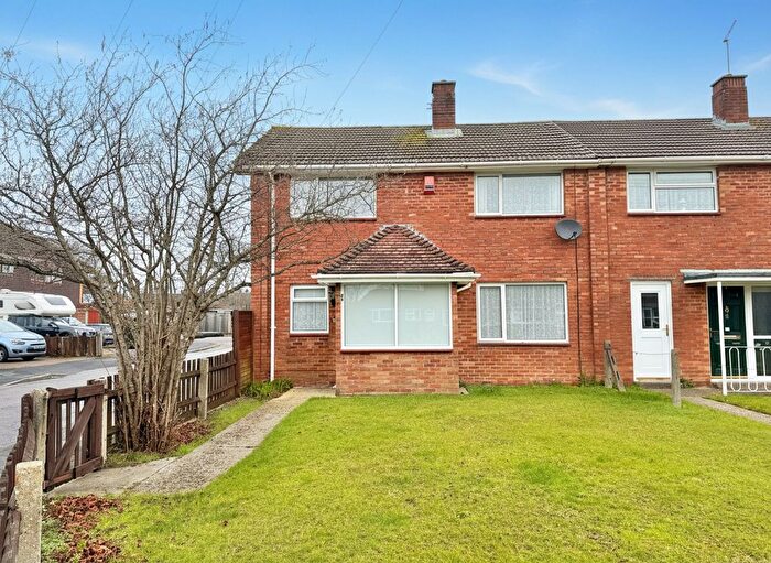 3 Bedroom End Of Terrace House For Sale In Laburnum Crescent, Hythe, SO45