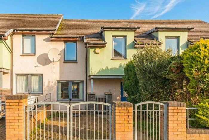 3 Bedroom Terraced House For Sale In Castle Park Green, Edinburgh, EH16